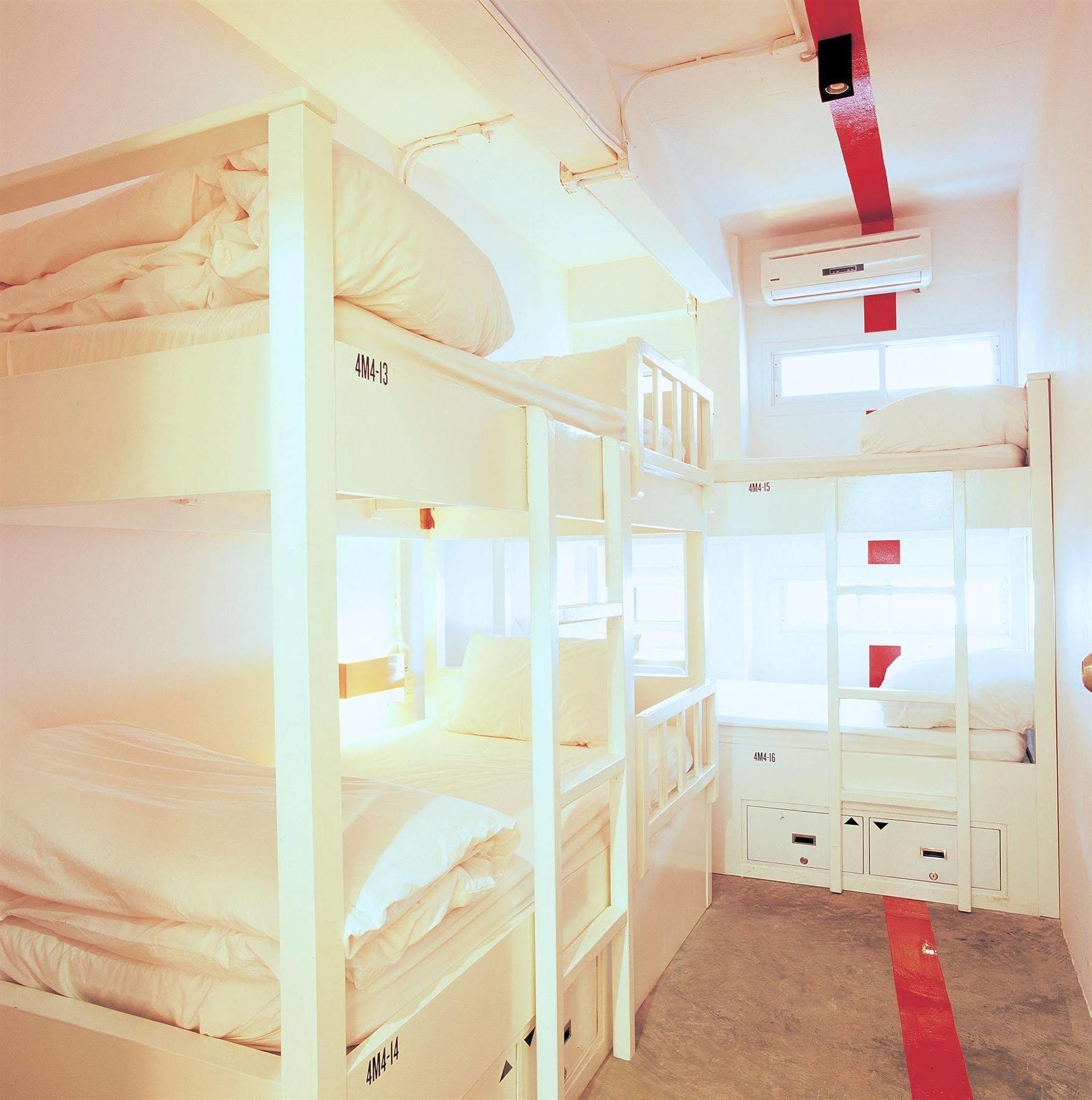 Hq Hostel Silom Bangkok Ngoại thất bức ảnh