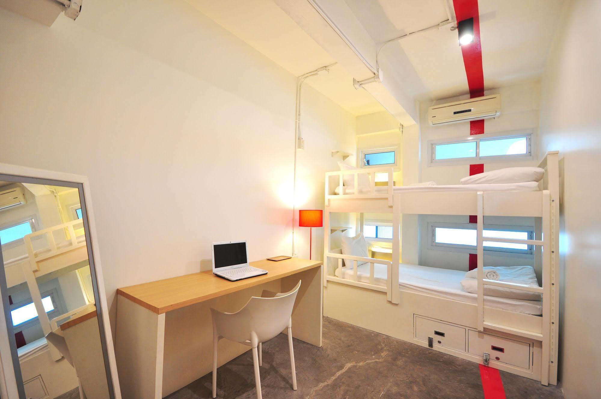 Hq Hostel Silom Bangkok Ngoại thất bức ảnh