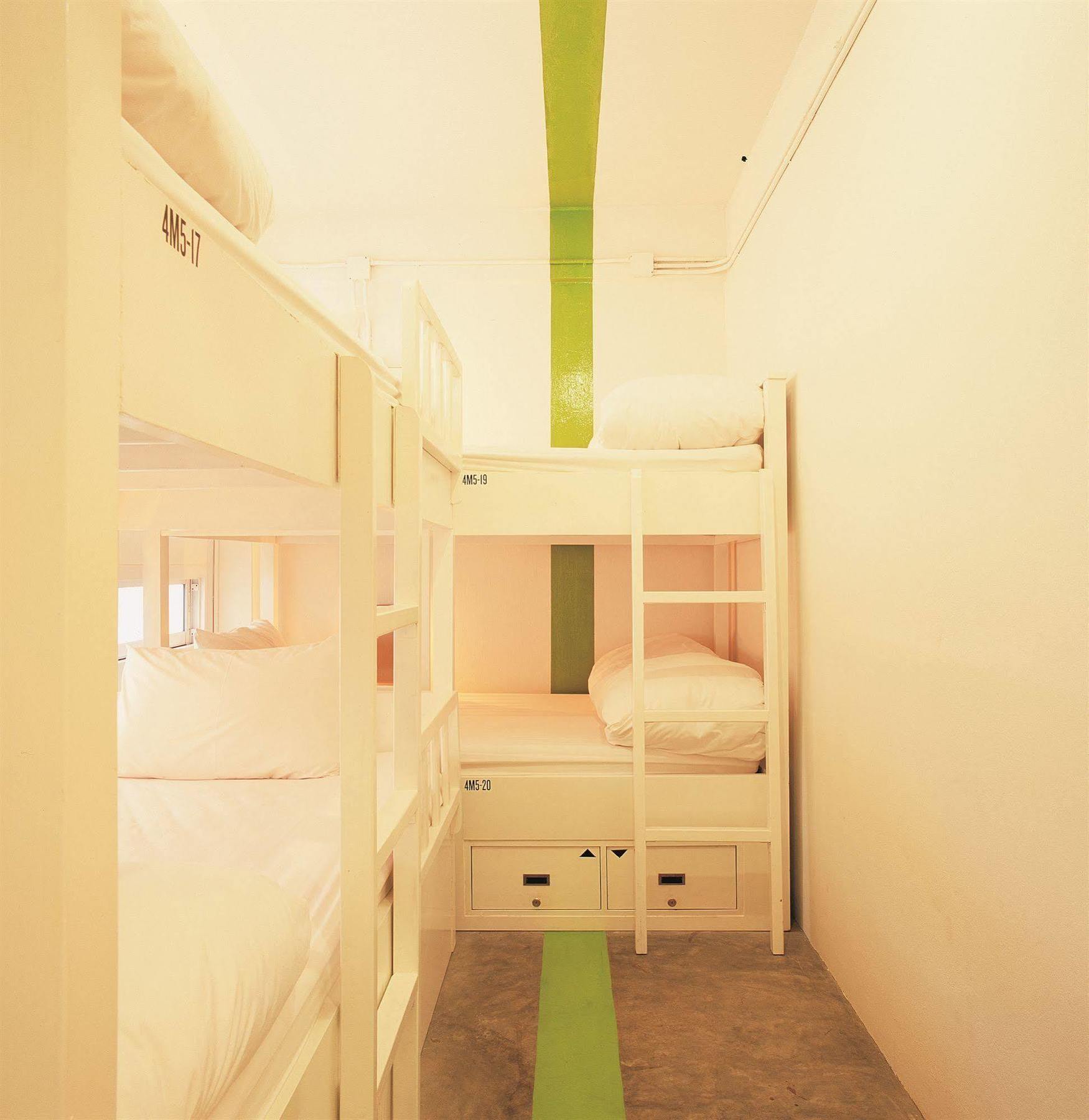 Hq Hostel Silom Bangkok Ngoại thất bức ảnh