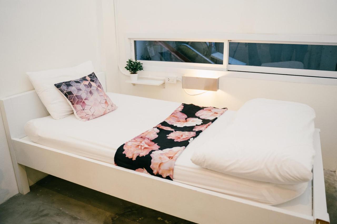Hq Hostel Silom Bangkok Ngoại thất bức ảnh